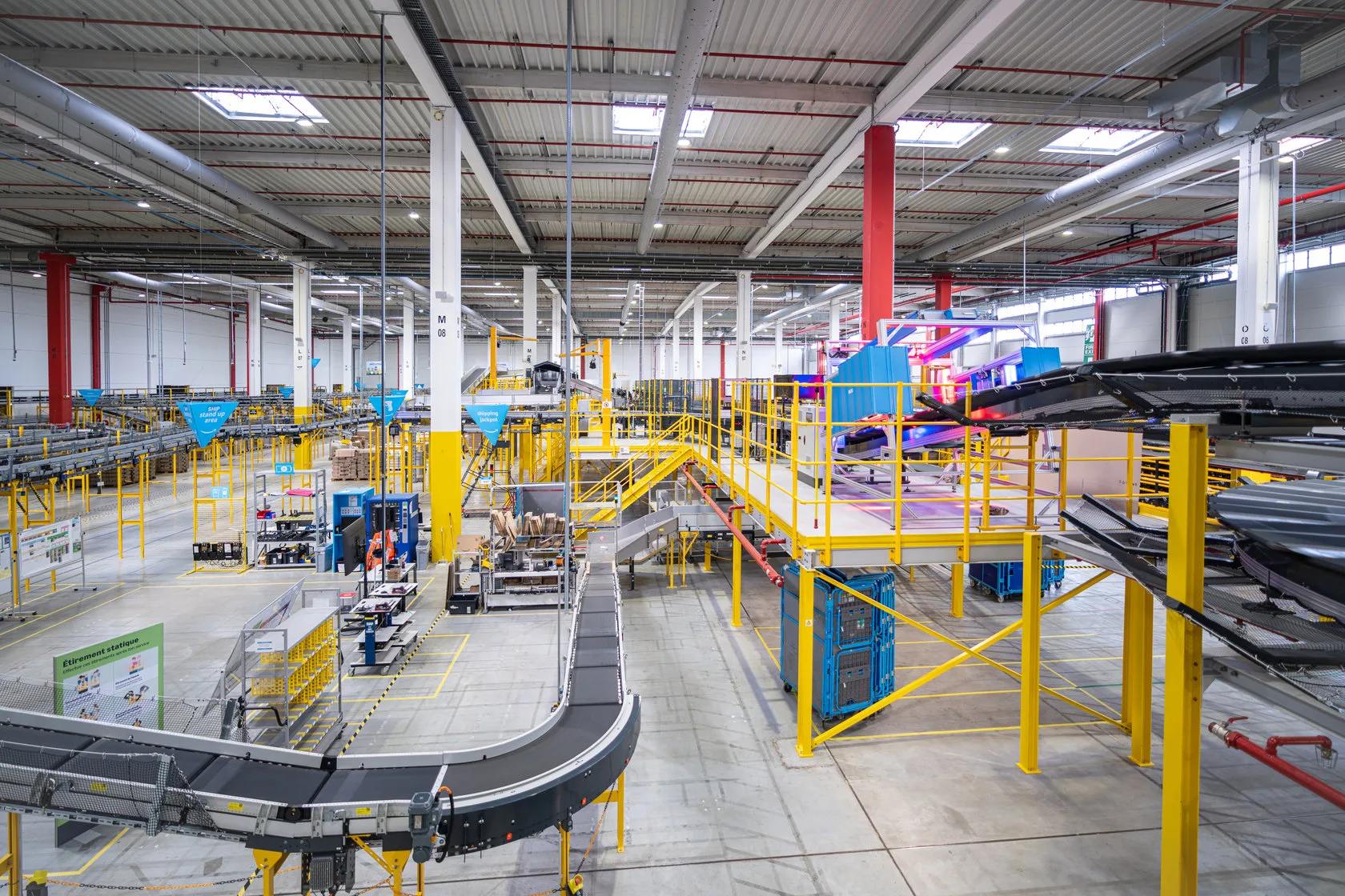 Reportage d'un site logistique Amazon