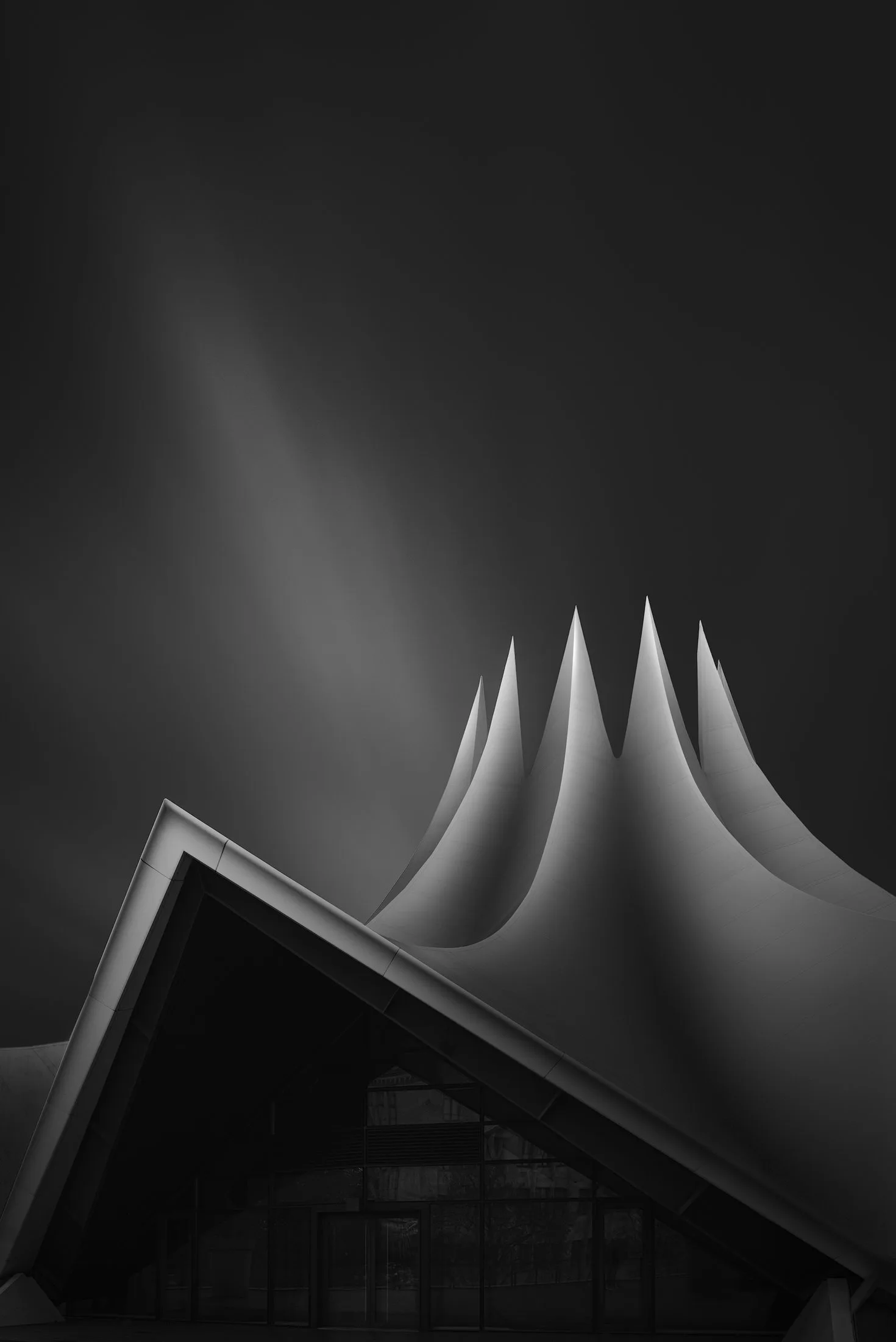 Architecture fine-art en noir et blanc, &eacute;tude de lignes et de volumes