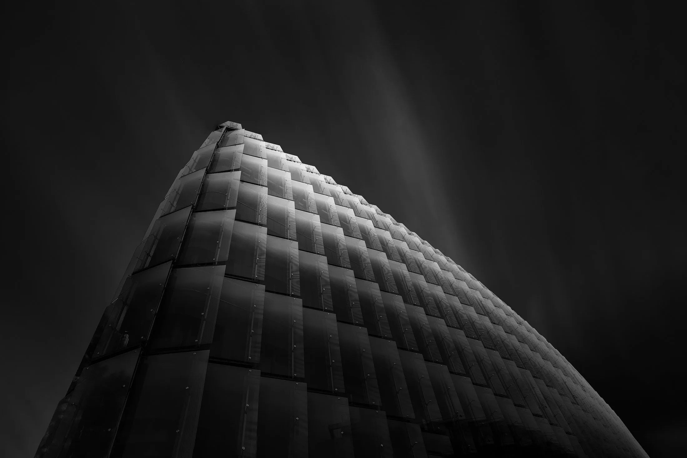 Architecture fine-art en noir et blanc, &eacute;tude de lignes et de volumes