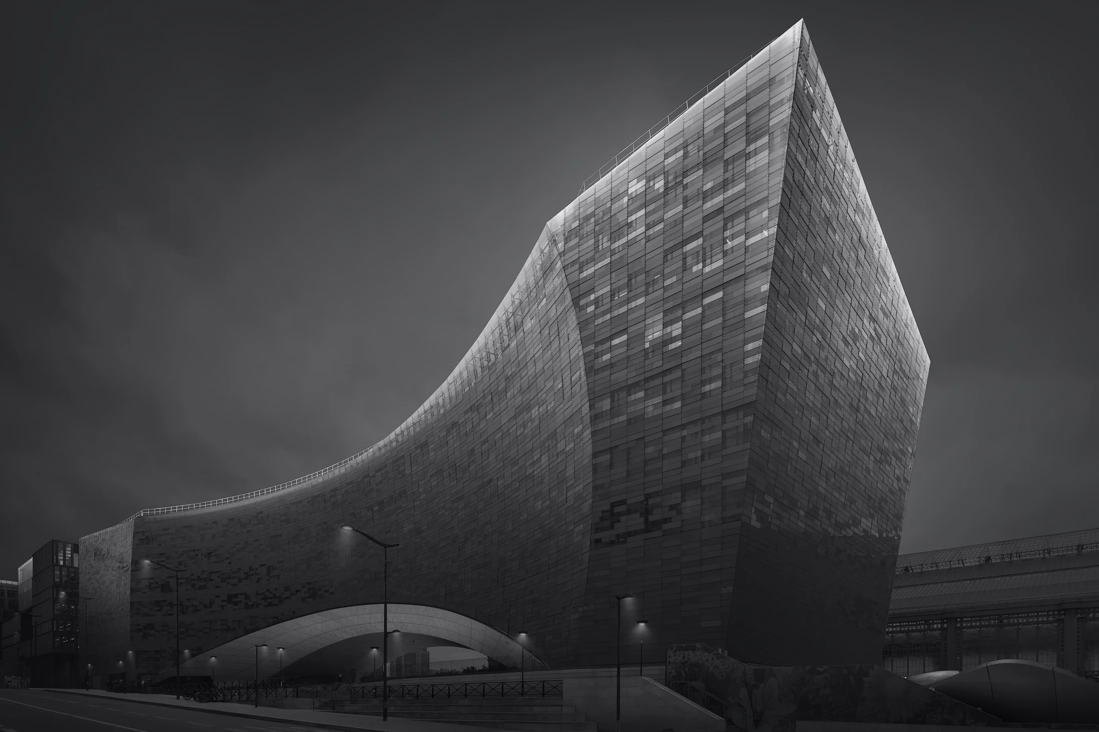 Architecture fine-art en noir et blanc, &eacute;tude de lignes et de volumes