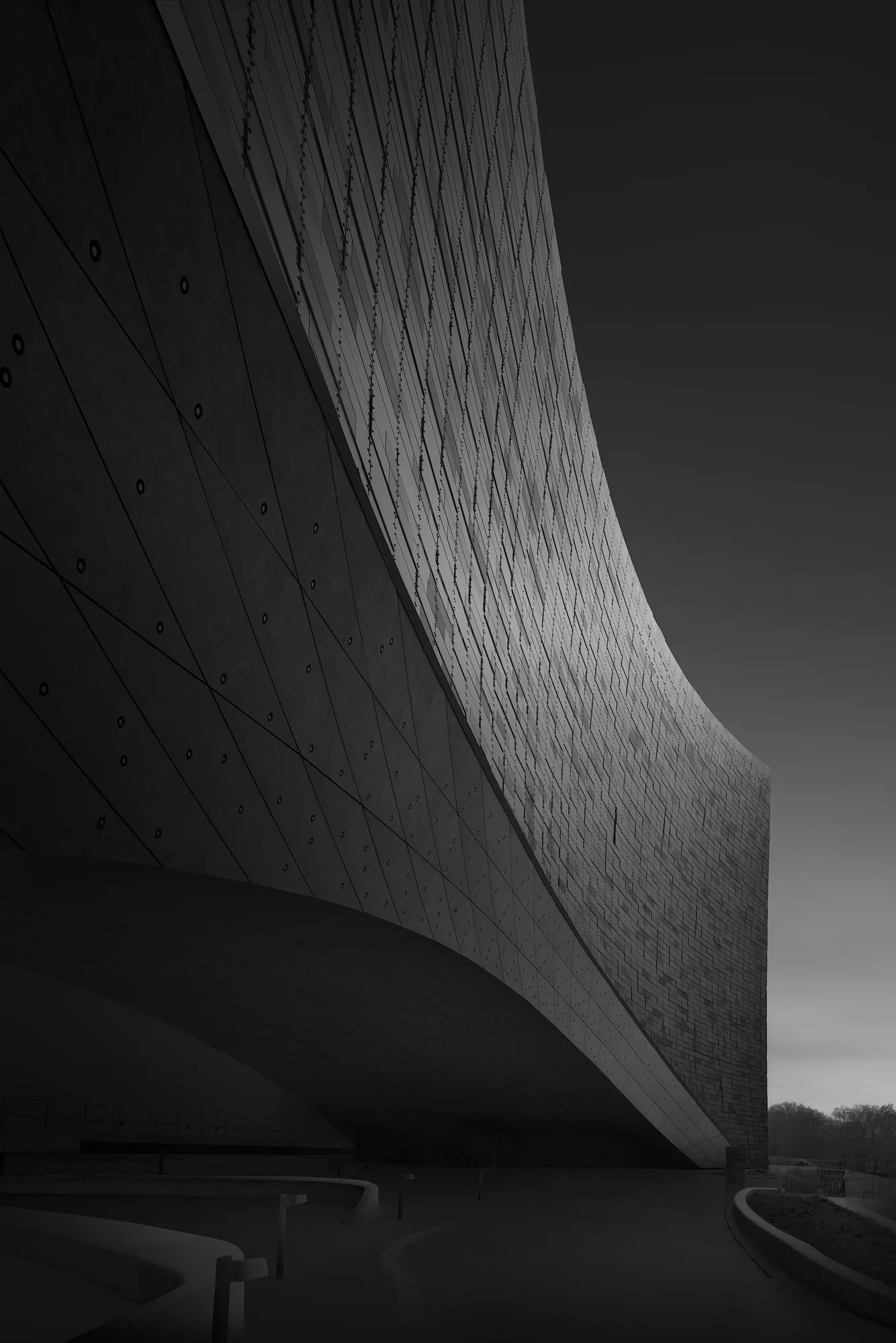 Architecture fine-art en noir et blanc, &eacute;tude de lignes et de volumes