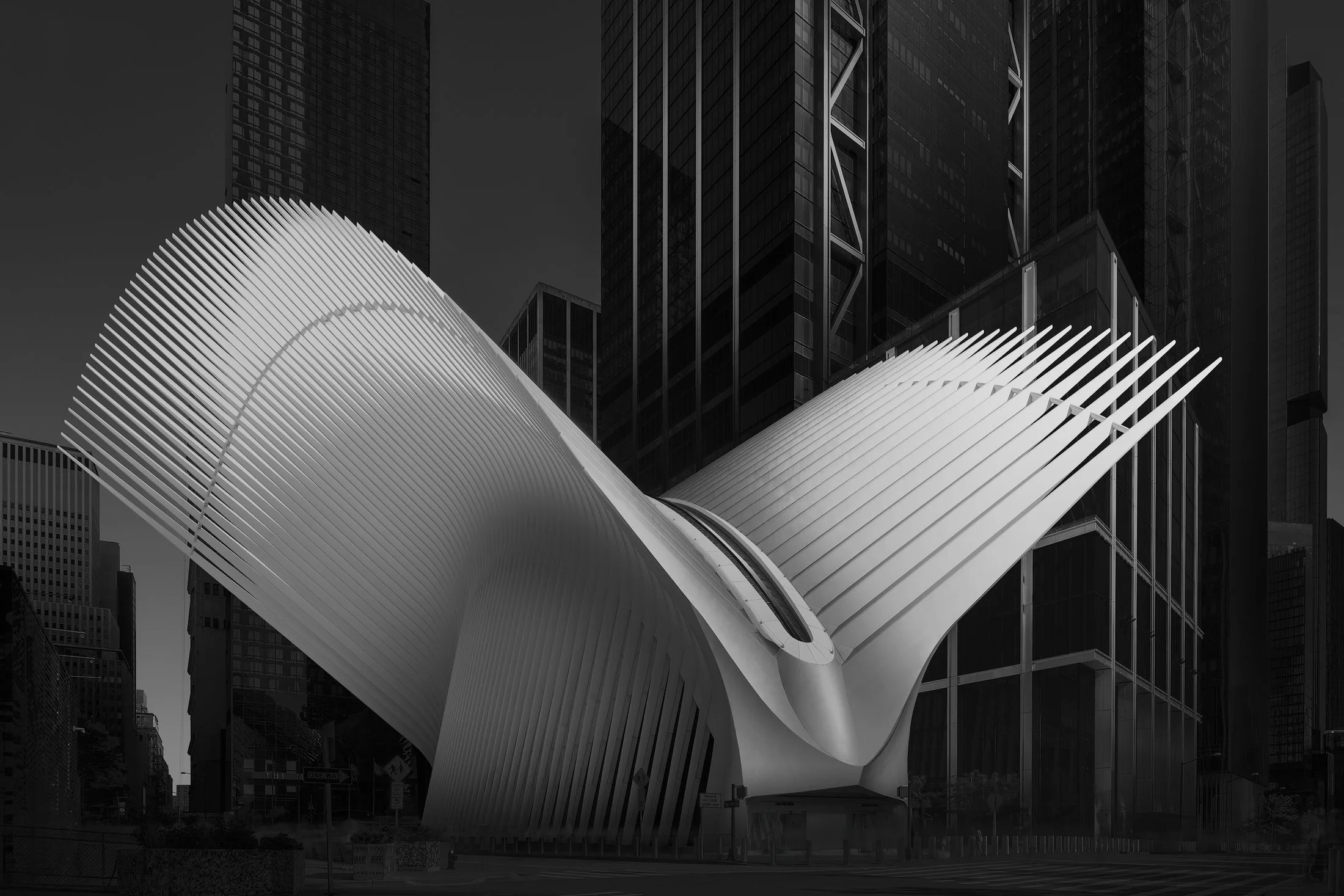 Architecture fine-art en noir et blanc, &eacute;tude de lignes et de volumes