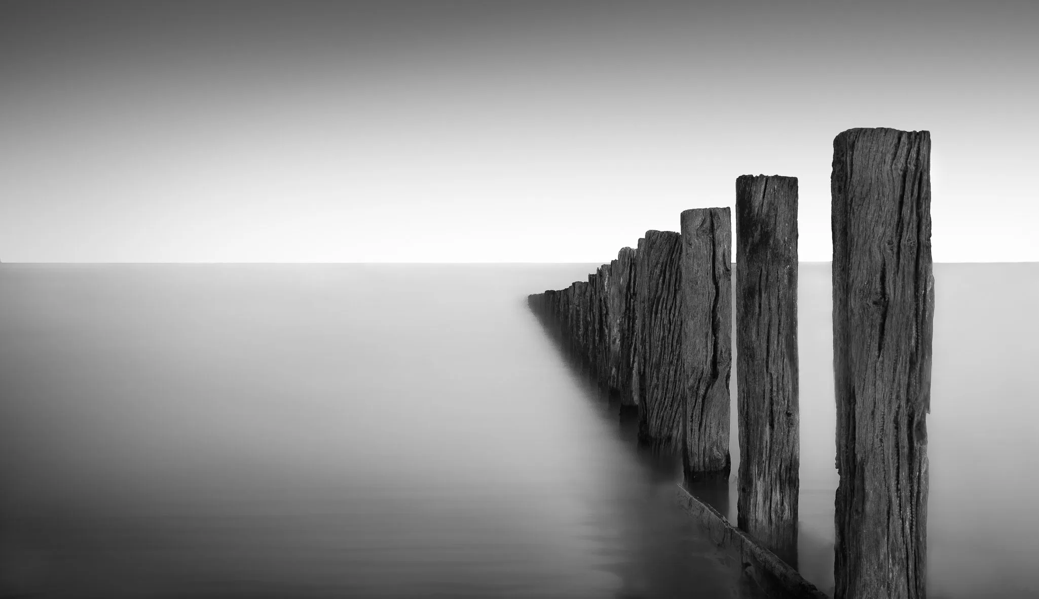 Paysage marin fine-art en pose longue, noir et blanc
