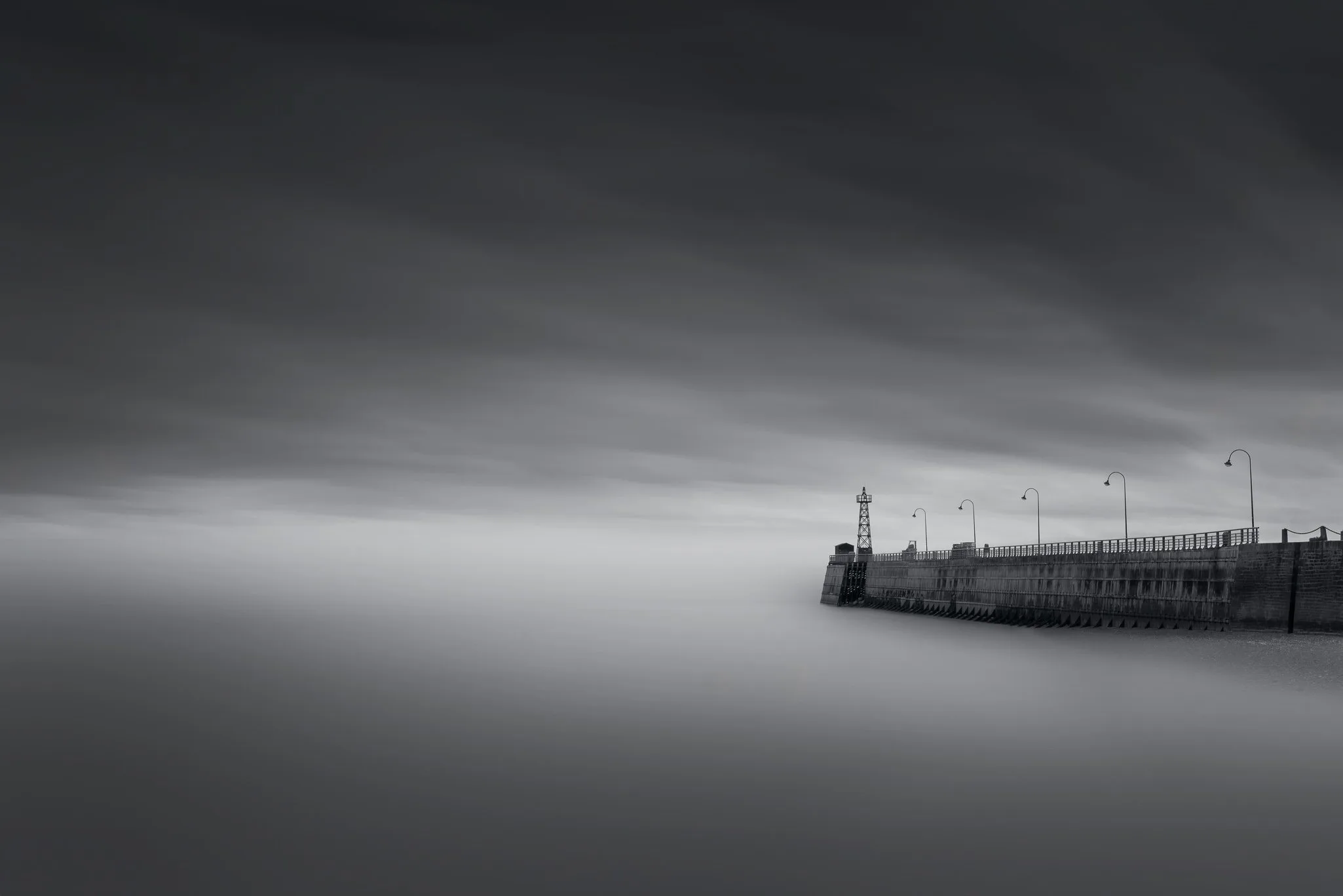 Paysage marin fine-art en pose longue, noir et blanc