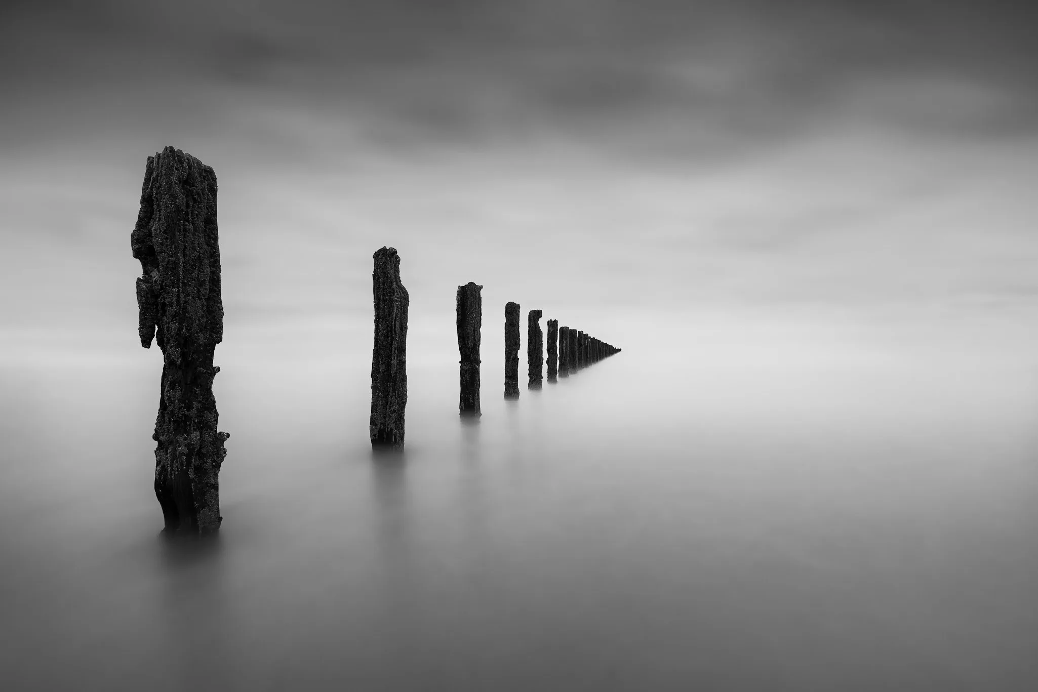 Paysage marin fine-art en pose longue, noir et blanc