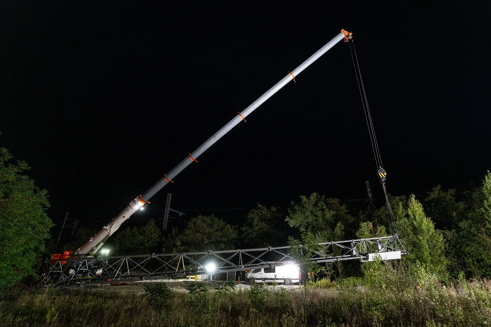Montage d'une antenne relais Axians &agrave; Strasbourg