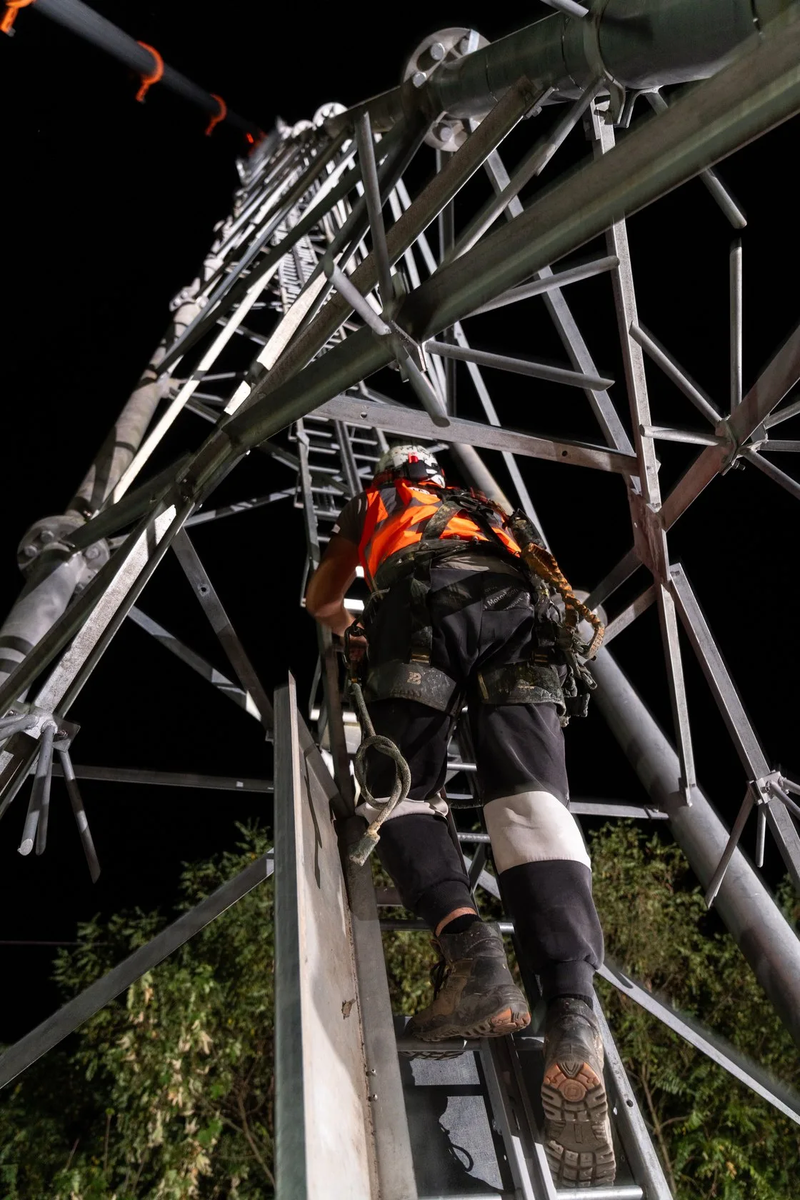 Montage d'une antenne relais Axians &agrave; Strasbourg
